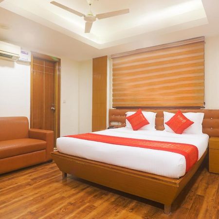 Hotel Sizzling Starr New Delhi Exteriör bild