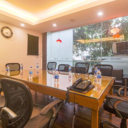 Hotel Sizzling Starr New Delhi Exteriör bild