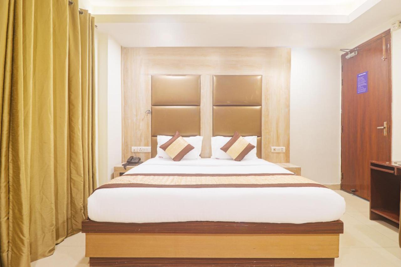 Hotel Sizzling Starr New Delhi Exteriör bild