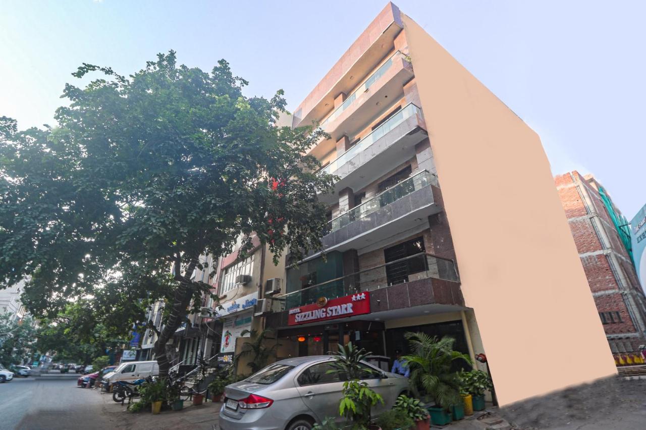 Hotel Sizzling Starr New Delhi Exteriör bild