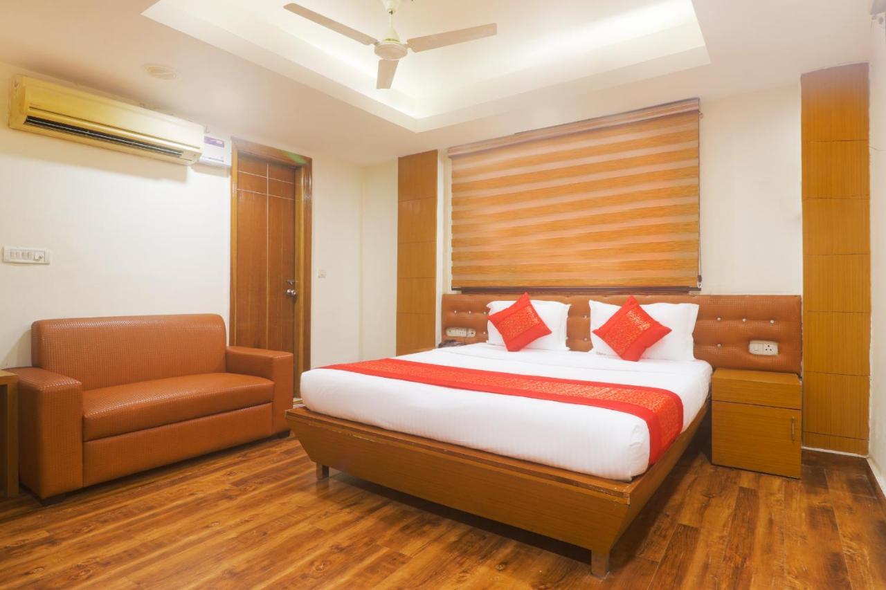 Hotel Sizzling Starr New Delhi Exteriör bild