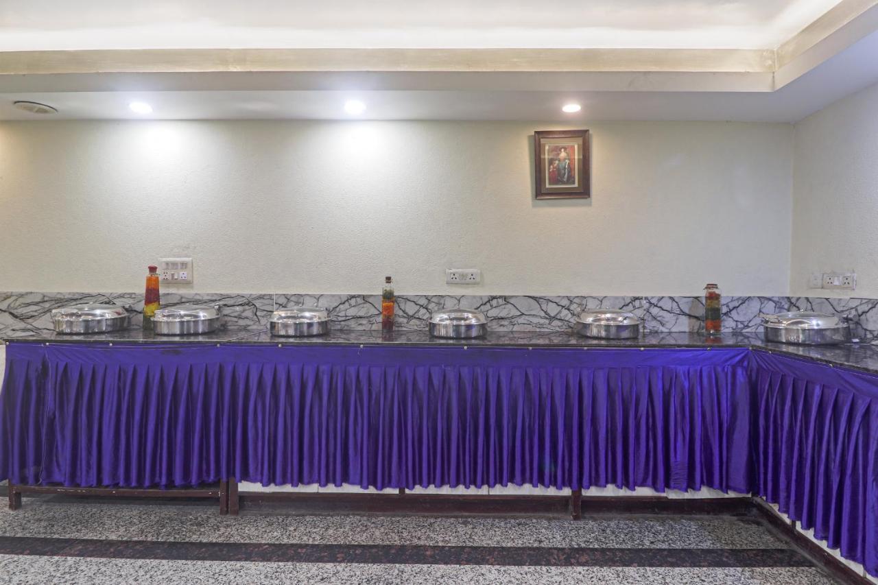 Hotel Sizzling Starr New Delhi Exteriör bild