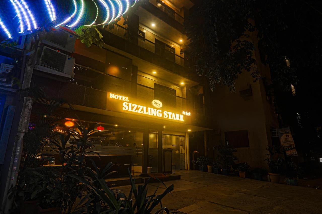 Hotel Sizzling Starr New Delhi Exteriör bild