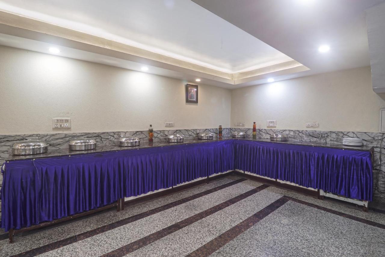 Hotel Sizzling Starr New Delhi Exteriör bild