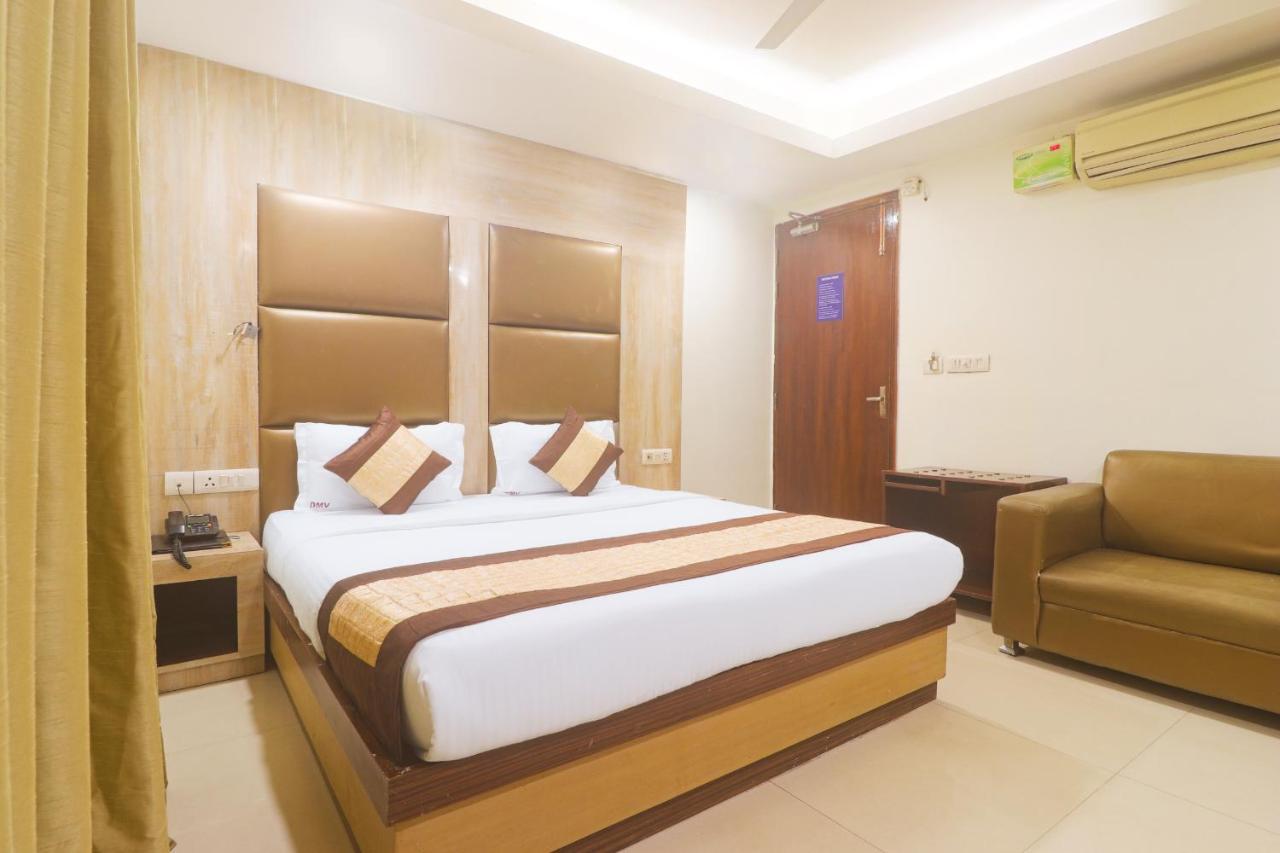 Hotel Sizzling Starr New Delhi Exteriör bild
