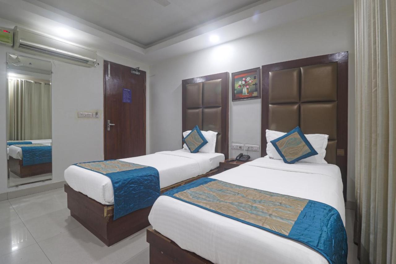 Hotel Sizzling Starr New Delhi Exteriör bild