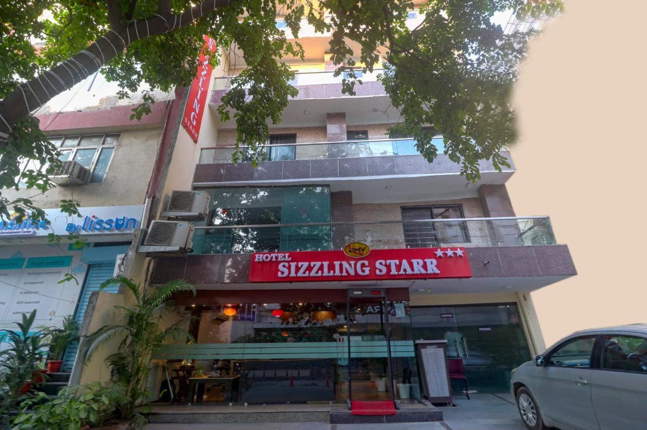 Hotel Sizzling Starr New Delhi Exteriör bild