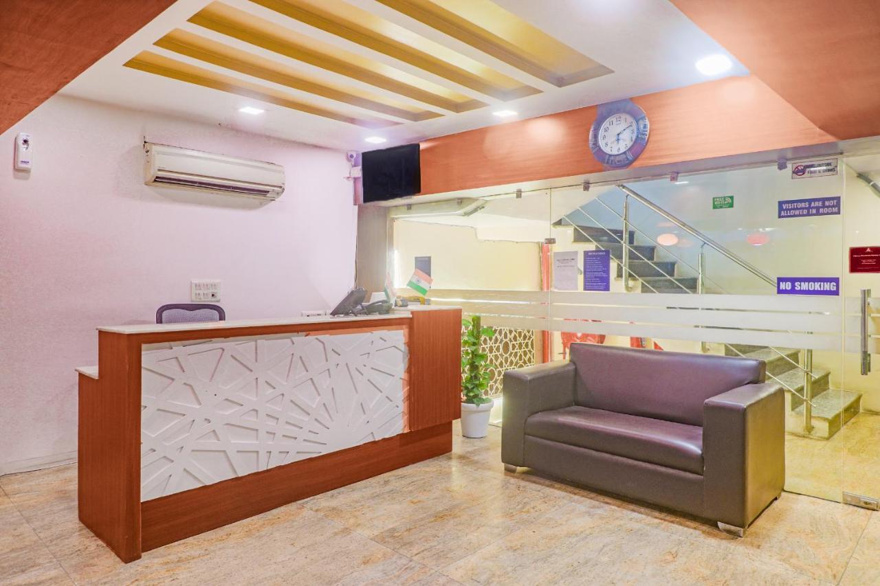 Hotel Sizzling Starr New Delhi Exteriör bild