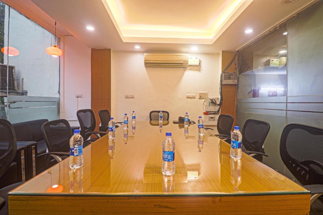 Hotel Sizzling Starr New Delhi Exteriör bild