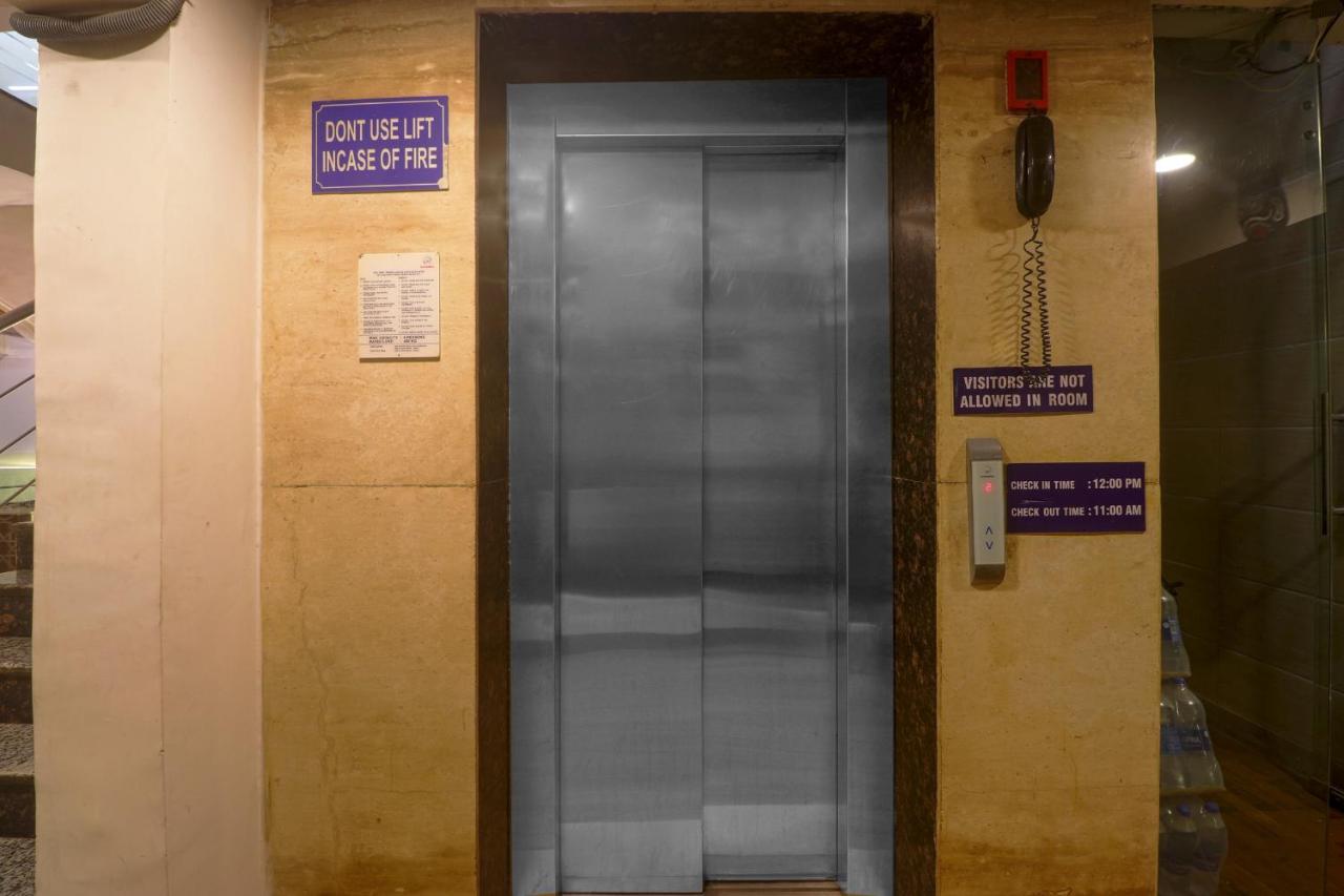 Hotel Sizzling Starr New Delhi Exteriör bild